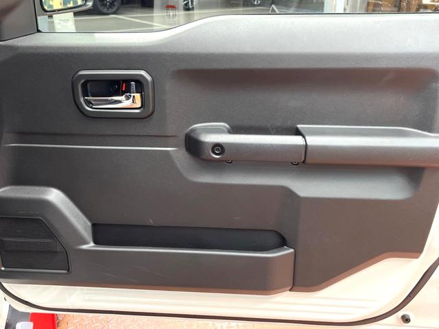 ジムニーノマド ＦＣ　禁煙車　純正８型ナビ　バックカメラ　セーフティサポート　レーダークルーズ　シートヒーター　ＬＥＤヘッド　ダウンヒルアシスト　コーナーセンサー　横滑防止装置　アイドリングストップ　純正１５アルミ　ＥＴＣ（32枚目）