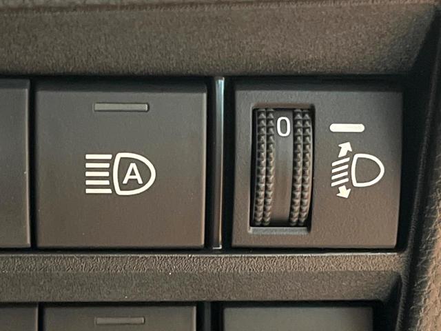 ヴォクシー ハイブリッドＳ－Ｚ　禁煙車　快適利便パック　モデリスタグリル　フリップダウン　純正１０型ナビ　全周囲カメラ　レーダークルーズ　両側電動ドア　電動リアゲート　ＬＥＤヘッド　オートハイビーム　ハーフレザーシート　ＥＴＣ（8枚目）