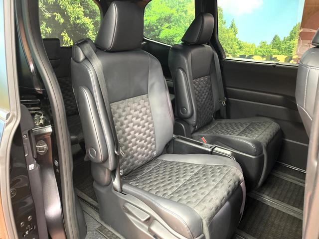 ヴォクシー ハイブリッドＳ－Ｚ　禁煙車　快適利便パック　モデリスタグリル　フリップダウン　純正１０型ナビ　全周囲カメラ　レーダークルーズ　両側電動ドア　電動リアゲート　ＬＥＤヘッド　オートハイビーム　ハーフレザーシート　ＥＴＣ（12枚目）