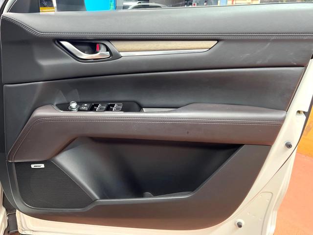 ＣＸ－５ ２５Ｔ　エクスクルーシブモード　禁煙　ＢＯＳＥサウンド　純正８型ナビ　全周囲カメラ　ブラインドスポットモニター　レーダークルーズ　黒革　メモリーシート　シートベンチレーション　電動リアゲート　ＬＥＤヘッド　純正１９アルミ　ＥＴＣ（33枚目）