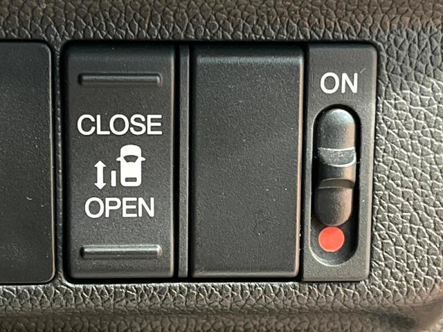 フリード G SDナビ バックカメラ 電動パワースライド ハーフレザー アイドリングストップ 車線逸脱警報 LEDヘッド オートライト ETC オートエアコン 純正15アルミ アイドリングストップ 横滑り防止装置(5枚目)