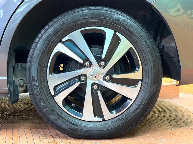 フリード G SDナビ バックカメラ 電動パワースライド ハーフレザー アイドリングストップ 車線逸脱警報 LEDヘッド オートライト ETC オートエアコン 純正15アルミ アイドリングストップ 横滑り防止装置(28枚目)