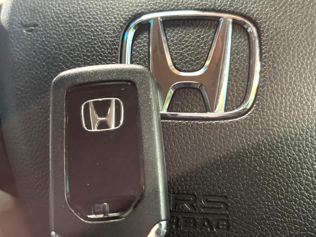 フリード G SDナビ バックカメラ 電動パワースライド ハーフレザー アイドリングストップ 車線逸脱警報 LEDヘッド オートライト ETC オートエアコン 純正15アルミ アイドリングストップ 横滑り防止装置(37枚目)