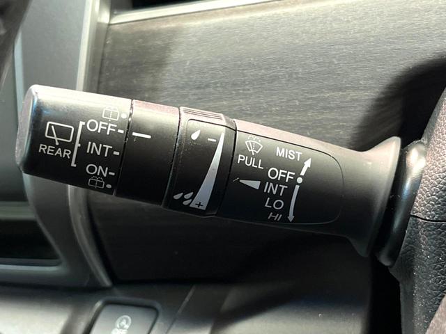 フリード G SDナビ バックカメラ 電動パワースライド ハーフレザー アイドリングストップ 車線逸脱警報 LEDヘッド オートライト ETC オートエアコン 純正15アルミ アイドリングストップ 横滑り防止装置(38枚目)