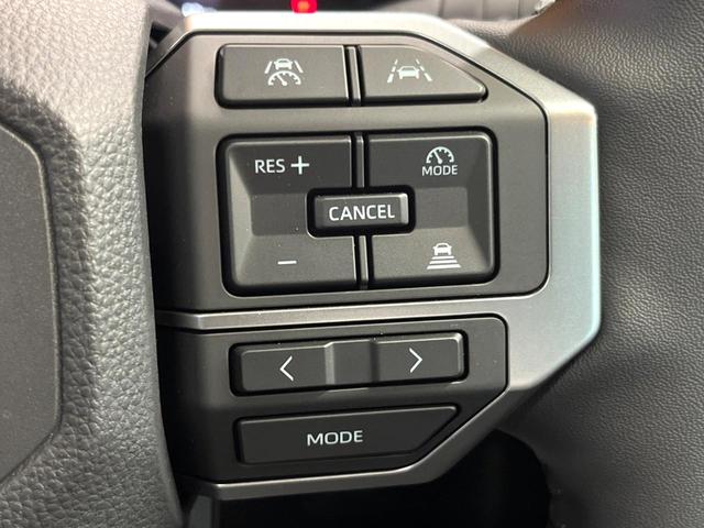 ランドクルーザー250 VX サンルーフ 丸目LEDヘッド 純正12型ナビ 全周囲カメラ ブラインドスポットモニター デジタルミラー レーダークルーズ 電動リアゲート 黒革 シートベンチレーション 純正18アルミ ETC(8枚目)