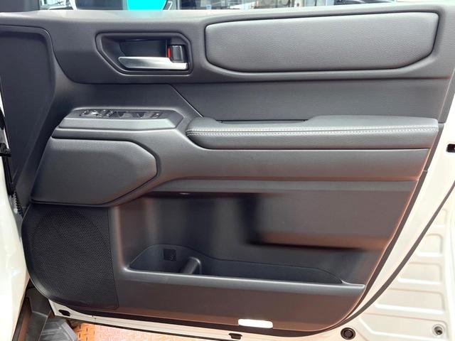 ランドクルーザー250 VX サンルーフ 丸目LEDヘッド 純正12型ナビ 全周囲カメラ ブラインドスポットモニター デジタルミラー レーダークルーズ 電動リアゲート 黒革 シートベンチレーション 純正18アルミ ETC(31枚目)