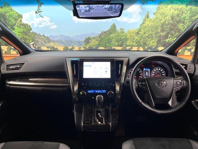 アルファード ２．５Ｓ　タイプゴールドＩＩＩ　禁煙　サンルーフ　フリップダウン　純正９型ディスプレイ　バックカメラ　ブラインドスポットモニター　レーダークルーズ　電動リアゲート　両側電動ドア　三眼ＬＥＤヘッド　純正１８アルミ　ＥＴＣ（2枚目）