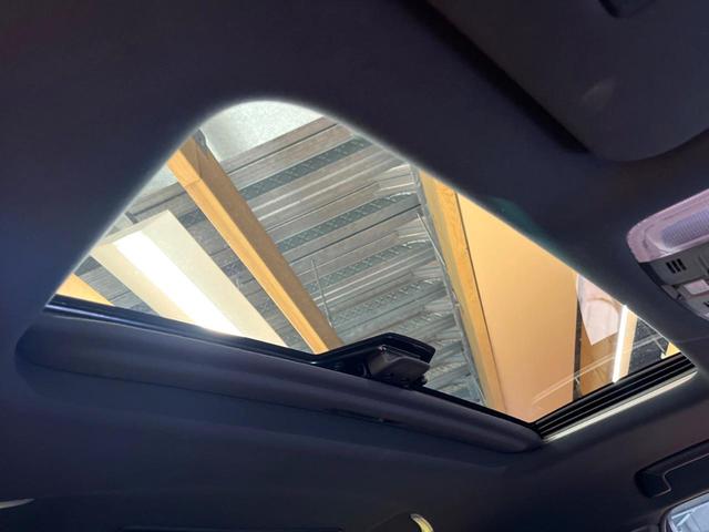 アルファード ２．５Ｓ　タイプゴールドＩＩＩ　禁煙　サンルーフ　フリップダウン　純正９型ディスプレイ　バックカメラ　ブラインドスポットモニター　レーダークルーズ　電動リアゲート　両側電動ドア　三眼ＬＥＤヘッド　純正１８アルミ　ＥＴＣ（3枚目）
