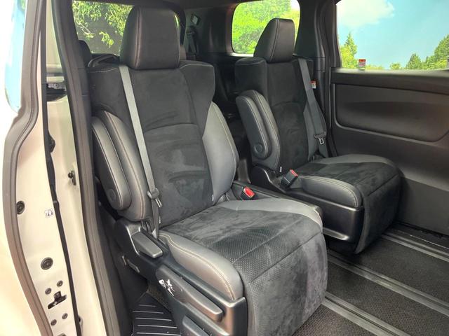 アルファード ２．５Ｓ　タイプゴールドＩＩＩ　禁煙　サンルーフ　フリップダウン　純正９型ディスプレイ　バックカメラ　ブラインドスポットモニター　レーダークルーズ　電動リアゲート　両側電動ドア　三眼ＬＥＤヘッド　純正１８アルミ　ＥＴＣ（12枚目）