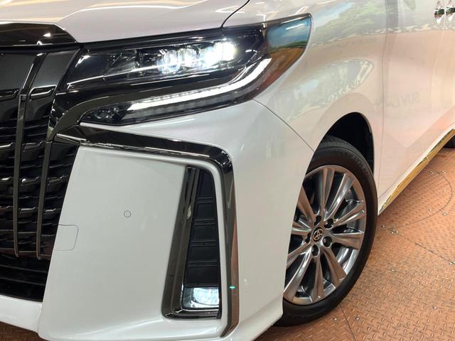 アルファード ２．５Ｓ　タイプゴールドＩＩＩ　禁煙　サンルーフ　フリップダウン　純正９型ディスプレイ　バックカメラ　ブラインドスポットモニター　レーダークルーズ　電動リアゲート　両側電動ドア　三眼ＬＥＤヘッド　純正１８アルミ　ＥＴＣ（15枚目）