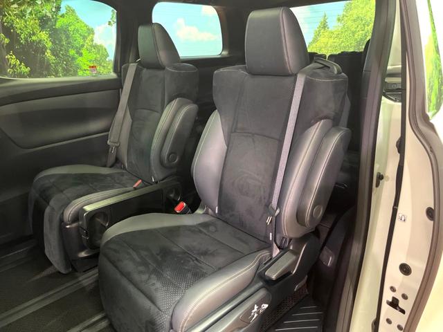 アルファード ２．５Ｓ　タイプゴールドＩＩＩ　禁煙　サンルーフ　フリップダウン　純正９型ディスプレイ　バックカメラ　ブラインドスポットモニター　レーダークルーズ　電動リアゲート　両側電動ドア　三眼ＬＥＤヘッド　純正１８アルミ　ＥＴＣ（26枚目）