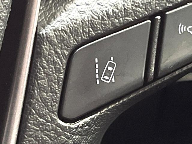 アルファード ２．５Ｓ　タイプゴールドＩＩＩ　禁煙　サンルーフ　フリップダウン　純正９型ディスプレイ　バックカメラ　ブラインドスポットモニター　レーダークルーズ　電動リアゲート　両側電動ドア　三眼ＬＥＤヘッド　純正１８アルミ　ＥＴＣ（40枚目）