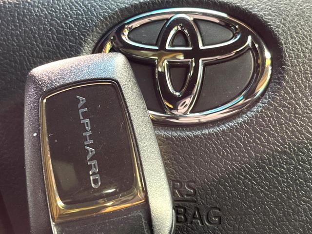 アルファード ２．５Ｓ　タイプゴールドＩＩＩ　禁煙　サンルーフ　フリップダウン　純正９型ディスプレイ　バックカメラ　ブラインドスポットモニター　レーダークルーズ　電動リアゲート　両側電動ドア　三眼ＬＥＤヘッド　純正１８アルミ　ＥＴＣ（42枚目）