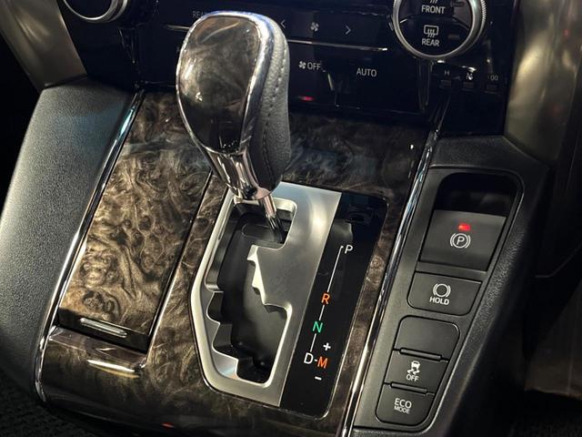 アルファード ２．５Ｓ　タイプゴールドＩＩＩ　禁煙　サンルーフ　フリップダウン　純正９型ディスプレイ　バックカメラ　ブラインドスポットモニター　レーダークルーズ　電動リアゲート　両側電動ドア　三眼ＬＥＤヘッド　純正１８アルミ　ＥＴＣ（49枚目）