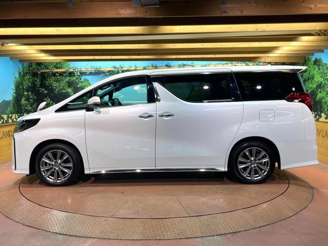 アルファード ２．５Ｓ　タイプゴールドＩＩＩ　禁煙　サンルーフ　フリップダウン　純正９型ディスプレイ　バックカメラ　ブラインドスポットモニター　レーダークルーズ　電動リアゲート　両側電動ドア　三眼ＬＥＤヘッド　純正１８アルミ　ＥＴＣ（54枚目）