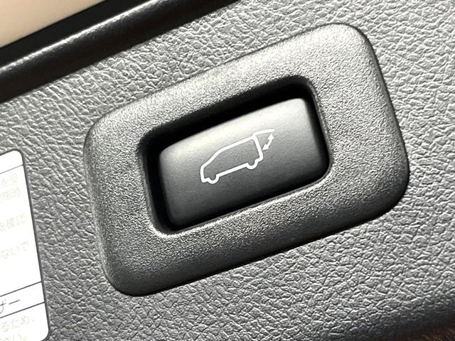 アルファード ２．５Ｓ　タイプゴールドＩＩＩ　禁煙　サンルーフ　フリップダウン　純正９型ディスプレイ　バックカメラ　ブラインドスポットモニター　レーダークルーズ　電動リアゲート　両側電動ドア　三眼ＬＥＤヘッド　純正１８アルミ　ＥＴＣ（63枚目）