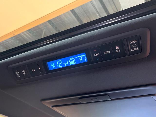 アルファード ２．５Ｓ　タイプゴールドＩＩＩ　禁煙　サンルーフ　フリップダウン　純正９型ディスプレイ　バックカメラ　ブラインドスポットモニター　レーダークルーズ　電動リアゲート　両側電動ドア　三眼ＬＥＤヘッド　純正１８アルミ　ＥＴＣ（64枚目）