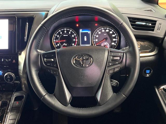 アルファード ２．５Ｓ　タイプゴールドＩＩＩ　禁煙　サンルーフ　フリップダウン　純正９型ディスプレイ　バックカメラ　ブラインドスポットモニター　レーダークルーズ　電動リアゲート　両側電動ドア　三眼ＬＥＤヘッド　純正１８アルミ　ＥＴＣ（65枚目）