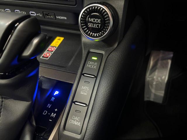 ランドクルーザー250 ZXファーストエディション 禁煙車 サンルーフ 12型ディスプレイオーディオ 全周囲カメラ レーダークルーズ ブラインドスポットモニター デジタルミラー 丸目LEDヘッド&フォグ 茶革 ベンチレーション パワーバックドア ETC(56枚目)