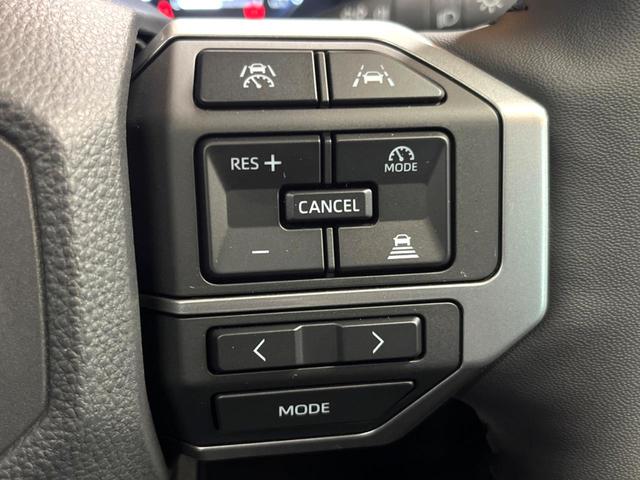 ランドクルーザー250 VX 禁煙車 サンルーフ 純正12型ナビ 全周囲カメラ レーダークルーズ ブラインドスポットモニター 丸目LEDヘッド オートハイビーム 黒革 ベンチレーション 電動リアゲート 純正18アルミ ETC(6枚目)