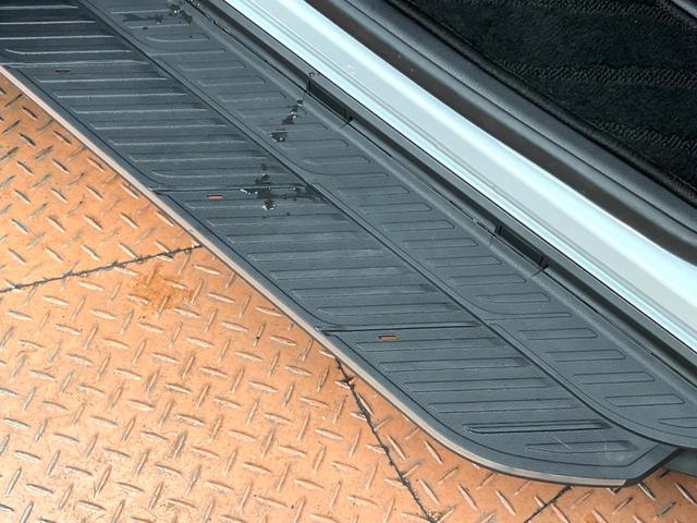 アルファード Ｚ　禁煙車　ガラスルーフ　モデリスタエアロ　ユニバーサルステップ　フリップダウン　純正１４型ナビ　全周囲カメラ　レーダークルーズ　ブラインドスポットモニター　デジタルミラー　三眼ＬＥＤヘッド　ＥＴＣ（5枚目）