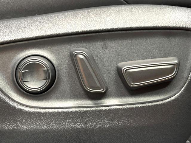 RAV4 ハイブリッドアドベンチャー オフロードパッケージII 禁煙車 純正10型ディスプレイ バックカメラ 電動リアゲート レーダークルーズ ブラインドスポットモニター シートエアコン メモリーシート LEDヘッド オートハイビーム 純正18アルミ ETC(33枚目)