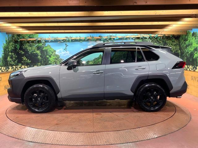 RAV4 ハイブリッドアドベンチャー オフロードパッケージII 禁煙車 純正10型ディスプレイ バックカメラ 電動リアゲート レーダークルーズ ブラインドスポットモニター シートエアコン メモリーシート LEDヘッド オートハイビーム 純正18アルミ ETC(53枚目)