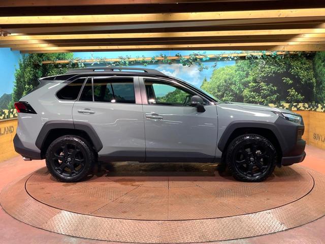 RAV4 ハイブリッドアドベンチャー オフロードパッケージII 禁煙車 純正10型ディスプレイ バックカメラ 電動リアゲート レーダークルーズ ブラインドスポットモニター シートエアコン メモリーシート LEDヘッド オートハイビーム 純正18アルミ ETC(56枚目)