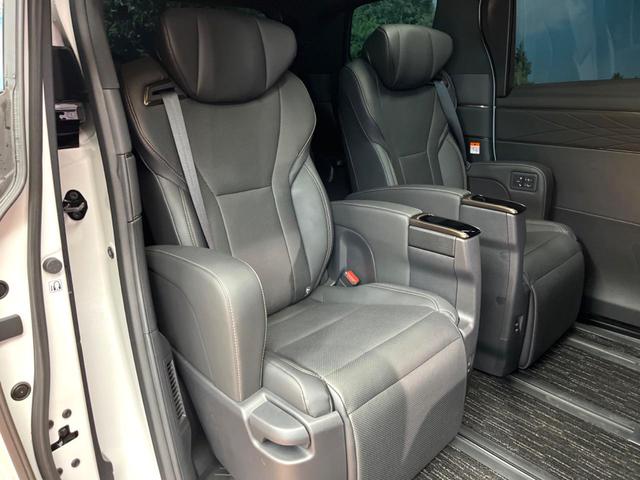 アルファード Ｚ　禁煙　モデリスタエアロ　ガラスルーフ　フリップダウン　純正１４型ナビ　全周囲カメラ　ブラインドスポットモニター　レーダークルーズ　デジタルミラー　電動リアゲート　三眼ＬＥＤヘッド　純１８アルミ　ＥＴＣ（12枚目）