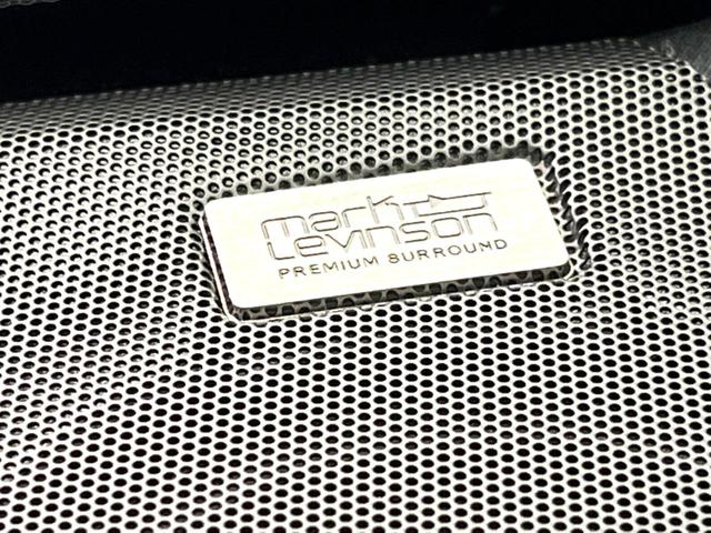 RX RX450h Fスポーツ 4WD 禁煙 サンルーフ マークレビンソン 純正12型ナビ 全周囲カメラ ブラインドスポットモニター レーダークルーズ 三眼LEDヘッド 黒革 シートベンチレーション 電動リアゲート 純正20アルミ(4枚目)