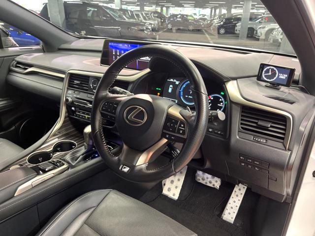 RX RX450h Fスポーツ 4WD 禁煙 サンルーフ マークレビンソン 純正12型ナビ 全周囲カメラ ブラインドスポットモニター レーダークルーズ 三眼LEDヘッド 黒革 シートベンチレーション 電動リアゲート 純正20アルミ(22枚目)