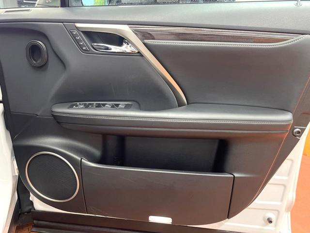 RX RX450h Fスポーツ 4WD 禁煙 サンルーフ マークレビンソン 純正12型ナビ 全周囲カメラ ブラインドスポットモニター レーダークルーズ 三眼LEDヘッド 黒革 シートベンチレーション 電動リアゲート 純正20アルミ(32枚目)