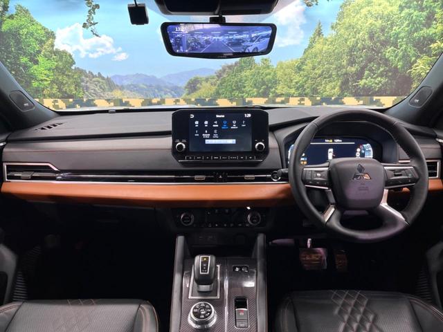 アウトランダーＰＨＥＶ Ｐ　７人　禁煙　ＢＯＳＥサウンド　純正９型ナビ　全周囲カメラ　ブラインドスポットモニター　マイパロット　電動リアゲート　黒革　メモリーシート　シートヒーター　ＬＥＤヘッド　純正２０アルミ　ＥＴＣ（2枚目）