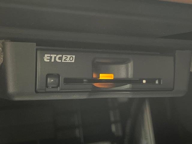 アウトランダーＰＨＥＶ Ｐ　７人　禁煙　ＢＯＳＥサウンド　純正９型ナビ　全周囲カメラ　ブラインドスポットモニター　マイパロット　電動リアゲート　黒革　メモリーシート　シートヒーター　ＬＥＤヘッド　純正２０アルミ　ＥＴＣ（9枚目）