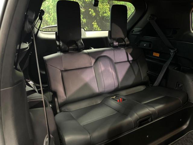 アウトランダーＰＨＥＶ Ｐ　７人　禁煙　ＢＯＳＥサウンド　純正９型ナビ　全周囲カメラ　ブラインドスポットモニター　マイパロット　電動リアゲート　黒革　メモリーシート　シートヒーター　ＬＥＤヘッド　純正２０アルミ　ＥＴＣ（12枚目）