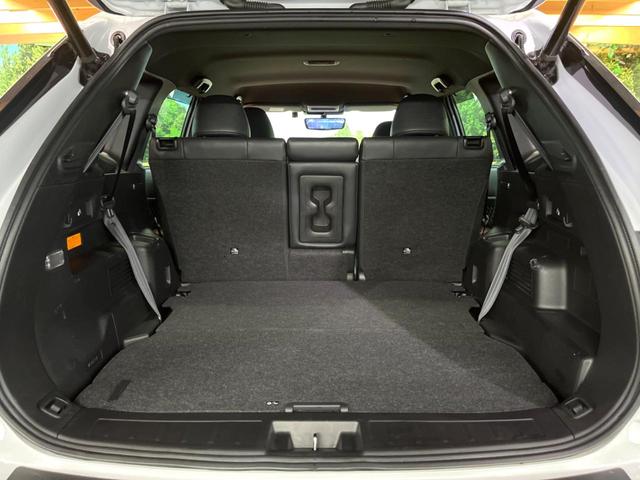 アウトランダーＰＨＥＶ Ｐ　７人　禁煙　ＢＯＳＥサウンド　純正９型ナビ　全周囲カメラ　ブラインドスポットモニター　マイパロット　電動リアゲート　黒革　メモリーシート　シートヒーター　ＬＥＤヘッド　純正２０アルミ　ＥＴＣ（13枚目）