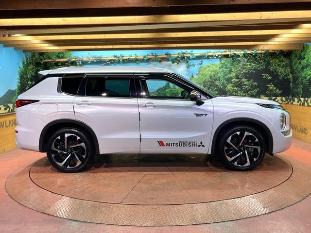 アウトランダーＰＨＥＶ Ｐ　７人　禁煙　ＢＯＳＥサウンド　純正９型ナビ　全周囲カメラ　ブラインドスポットモニター　マイパロット　電動リアゲート　黒革　メモリーシート　シートヒーター　ＬＥＤヘッド　純正２０アルミ　ＥＴＣ（18枚目）