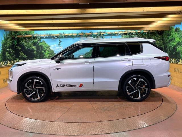 アウトランダーＰＨＥＶ Ｐ　７人　禁煙　ＢＯＳＥサウンド　純正９型ナビ　全周囲カメラ　ブラインドスポットモニター　マイパロット　電動リアゲート　黒革　メモリーシート　シートヒーター　ＬＥＤヘッド　純正２０アルミ　ＥＴＣ（19枚目）