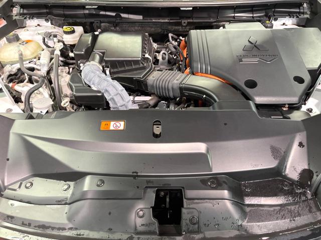 アウトランダーＰＨＥＶ Ｐ　７人　禁煙　ＢＯＳＥサウンド　純正９型ナビ　全周囲カメラ　ブラインドスポットモニター　マイパロット　電動リアゲート　黒革　メモリーシート　シートヒーター　ＬＥＤヘッド　純正２０アルミ　ＥＴＣ（20枚目）