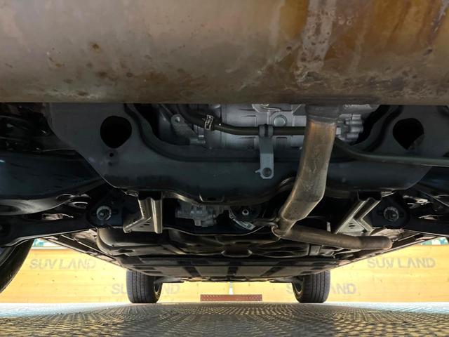 アウトランダーＰＨＥＶ Ｐ　７人　禁煙　ＢＯＳＥサウンド　純正９型ナビ　全周囲カメラ　ブラインドスポットモニター　マイパロット　電動リアゲート　黒革　メモリーシート　シートヒーター　ＬＥＤヘッド　純正２０アルミ　ＥＴＣ（21枚目）