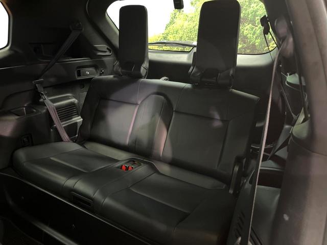 アウトランダーＰＨＥＶ Ｐ　７人　禁煙　ＢＯＳＥサウンド　純正９型ナビ　全周囲カメラ　ブラインドスポットモニター　マイパロット　電動リアゲート　黒革　メモリーシート　シートヒーター　ＬＥＤヘッド　純正２０アルミ　ＥＴＣ（27枚目）