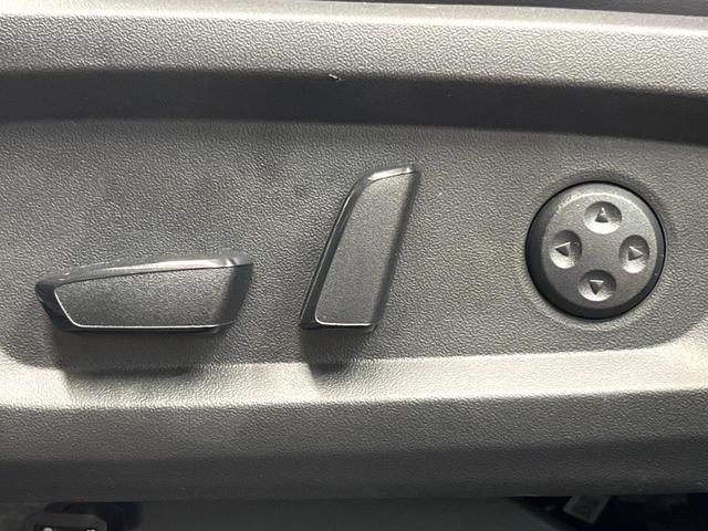 アウトランダーＰＨＥＶ Ｐ　７人　禁煙　ＢＯＳＥサウンド　純正９型ナビ　全周囲カメラ　ブラインドスポットモニター　マイパロット　電動リアゲート　黒革　メモリーシート　シートヒーター　ＬＥＤヘッド　純正２０アルミ　ＥＴＣ（29枚目）