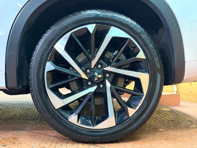 アウトランダーＰＨＥＶ Ｐ　７人　禁煙　ＢＯＳＥサウンド　純正９型ナビ　全周囲カメラ　ブラインドスポットモニター　マイパロット　電動リアゲート　黒革　メモリーシート　シートヒーター　ＬＥＤヘッド　純正２０アルミ　ＥＴＣ（32枚目）