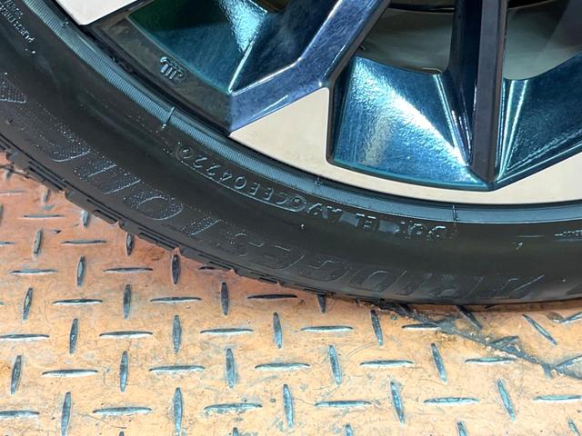 アウトランダーＰＨＥＶ Ｐ　７人　禁煙　ＢＯＳＥサウンド　純正９型ナビ　全周囲カメラ　ブラインドスポットモニター　マイパロット　電動リアゲート　黒革　メモリーシート　シートヒーター　ＬＥＤヘッド　純正２０アルミ　ＥＴＣ（34枚目）