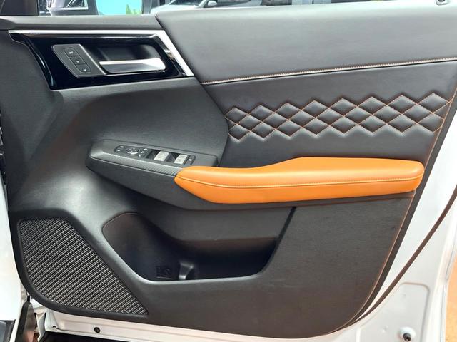 アウトランダーＰＨＥＶ Ｐ　７人　禁煙　ＢＯＳＥサウンド　純正９型ナビ　全周囲カメラ　ブラインドスポットモニター　マイパロット　電動リアゲート　黒革　メモリーシート　シートヒーター　ＬＥＤヘッド　純正２０アルミ　ＥＴＣ（35枚目）