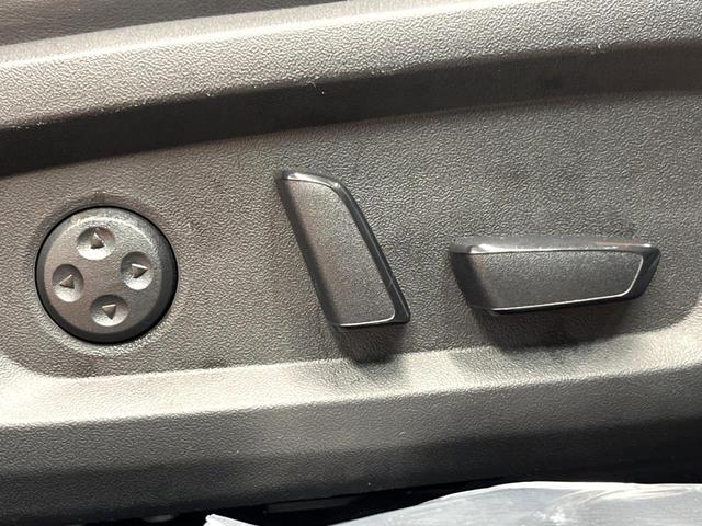 アウトランダーＰＨＥＶ Ｐ　７人　禁煙　ＢＯＳＥサウンド　純正９型ナビ　全周囲カメラ　ブラインドスポットモニター　マイパロット　電動リアゲート　黒革　メモリーシート　シートヒーター　ＬＥＤヘッド　純正２０アルミ　ＥＴＣ（39枚目）