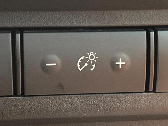 アウトランダーＰＨＥＶ Ｐ　７人　禁煙　ＢＯＳＥサウンド　純正９型ナビ　全周囲カメラ　ブラインドスポットモニター　マイパロット　電動リアゲート　黒革　メモリーシート　シートヒーター　ＬＥＤヘッド　純正２０アルミ　ＥＴＣ（42枚目）