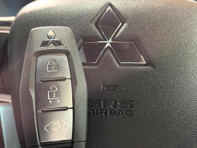 アウトランダーＰＨＥＶ Ｐ　７人　禁煙　ＢＯＳＥサウンド　純正９型ナビ　全周囲カメラ　ブラインドスポットモニター　マイパロット　電動リアゲート　黒革　メモリーシート　シートヒーター　ＬＥＤヘッド　純正２０アルミ　ＥＴＣ（47枚目）