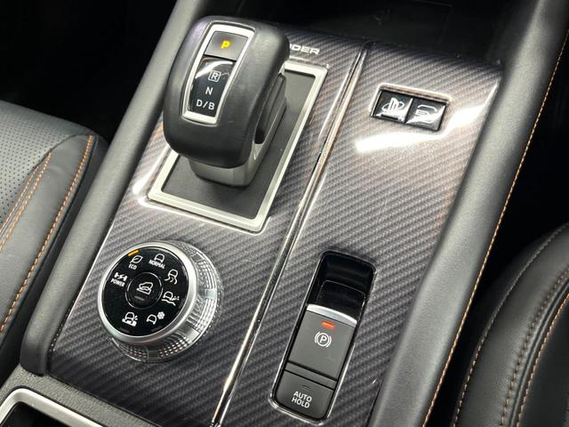 アウトランダーＰＨＥＶ Ｐ　７人　禁煙　ＢＯＳＥサウンド　純正９型ナビ　全周囲カメラ　ブラインドスポットモニター　マイパロット　電動リアゲート　黒革　メモリーシート　シートヒーター　ＬＥＤヘッド　純正２０アルミ　ＥＴＣ（60枚目）