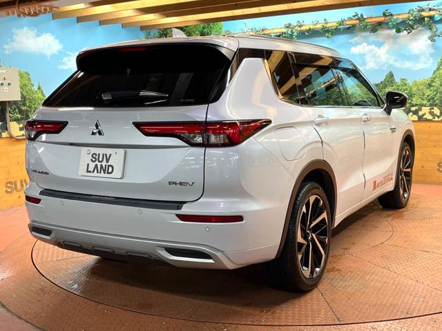 アウトランダーＰＨＥＶ Ｐ　７人　禁煙　ＢＯＳＥサウンド　純正９型ナビ　全周囲カメラ　ブラインドスポットモニター　マイパロット　電動リアゲート　黒革　メモリーシート　シートヒーター　ＬＥＤヘッド　純正２０アルミ　ＥＴＣ（68枚目）